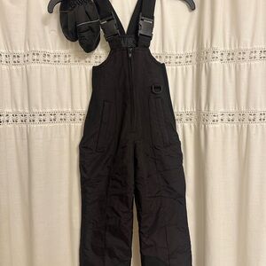 Essentials Black and Green Sport Bib, overall plus 3M mittens for Snow